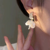 Light luxury high-end shell flower earrings niche design earrings women's flash diamond silver needle earrings new popular earrings