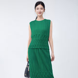 2025 Pleated temperament slim top women's high-end summer new light and breathable round neck sleeveless versatile T-shirt