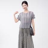2025 Japanese  short-sleeved T-shirt women's clothing design sense niche new round neck loose solid color commuter versatile top summer