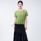 2025 Japanese  short-sleeved T-shirt women's clothing design sense niche new round neck loose solid color commuter versatile top summer