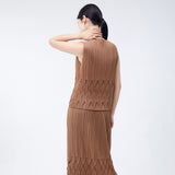 2025 Pleated temperament slim top women's high-end summer new light and breathable round neck sleeveless versatile T-shirt