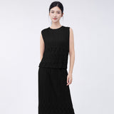 2025 Pleated temperament slim top women's high-end summer new light and breathable round neck sleeveless versatile T-shirt