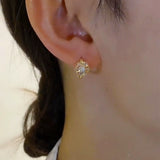 Niche design snowflake ear buckle earrings women's small exquisite temperament versatile flower stud earrings fashion light luxury earrings