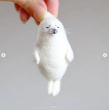 HULIANFU Non-finished  Pick Up Lovely Akita Dog Cat Panda Raccoon Rabbit Animal Wool Needle Felting Package material DIY Felted Kits