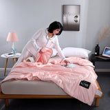 HULIANFU Luxury Emulation Silk Quilted Quilt Queen High End Spring Summer Satin Quilts Mechanical Wash Soft Comfortable Thin Comforter